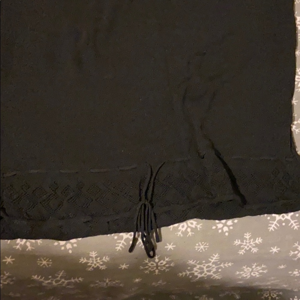 Basic Black Guess Top - Picture 3 of 4